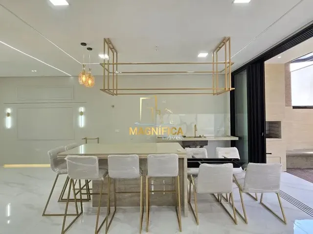 Casa 3 quartos e 4 banheiros, à venda, no bairro Uberaba em Curitiba