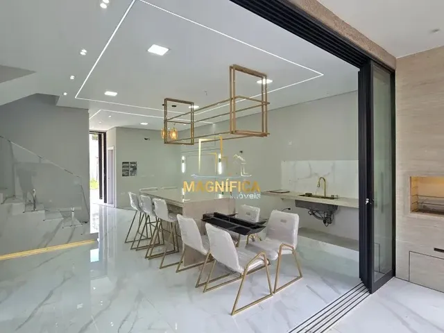 Casa 3 quartos e 4 banheiros, à venda, no bairro Uberaba em Curitiba
