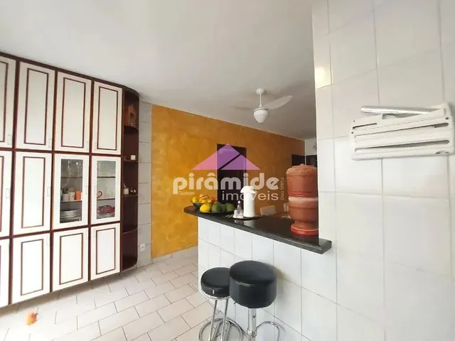Casa com 252m² 4 quartos e 2 banheiros, à venda, no bairro Urbanova em São José Dos Campos