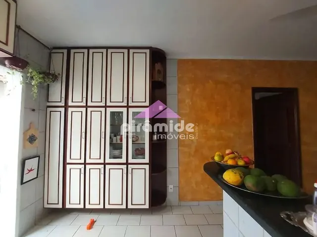 Casa com 252m² 4 quartos e 2 banheiros, à venda, no bairro Urbanova em São José Dos Campos