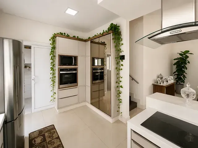 Casa 4 quartos e 4 banheiros, à venda, no bairro Swiss Park em Campinas