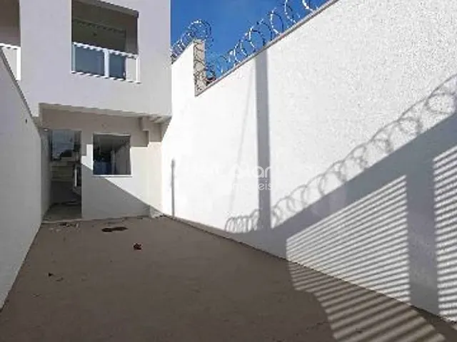 Casa com 75m² 2 quartos e 3 banheiros, à venda, no bairro Floramar em Belo Horizonte