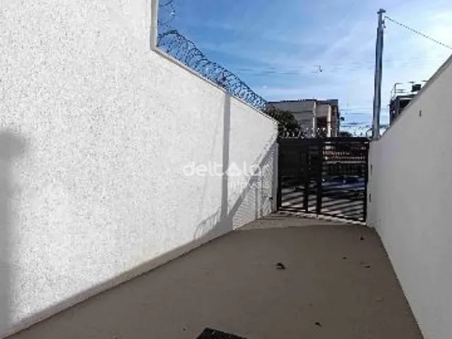 Casa com 75m² 2 quartos e 3 banheiros, à venda, no bairro Floramar em Belo Horizonte
