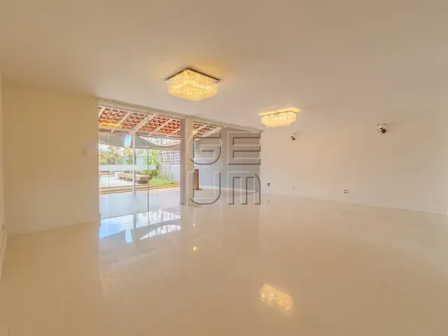 Casa com 429m² 3 quartos e 3 banheiros, à venda, no bairro Petrópolis em Londrina