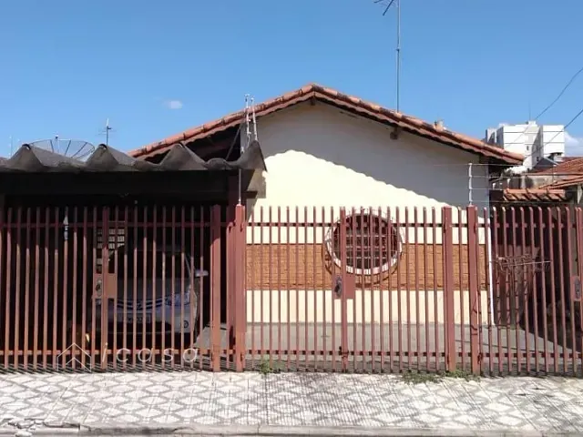 Casa com 250m² 3 quartos e 2 banheiros, à venda, no bairro Parque São Luís em Taubaté