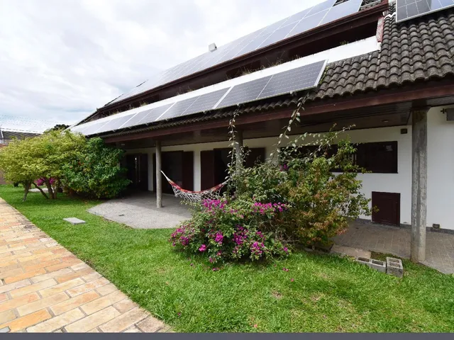 Casa 7 quartos e 4 banheiros, à venda, no bairro Jardim das Américas em Curitiba
