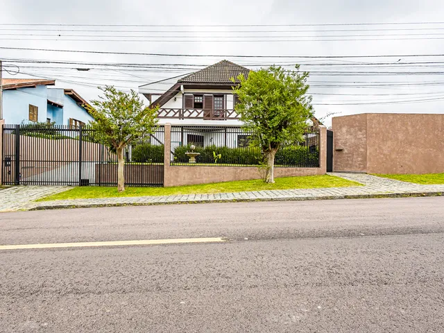 Casa 7 quartos e 4 banheiros, à venda, no bairro Jardim das Américas em Curitiba