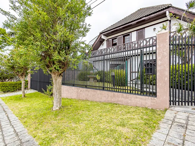 Casa 7 quartos e 4 banheiros, à venda, no bairro Jardim das Américas em Curitiba