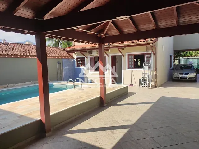 Sobrado com 311m² 3 quartos e 4 banheiros, à venda, no bairro Martim de Sá em Caraguatatuba