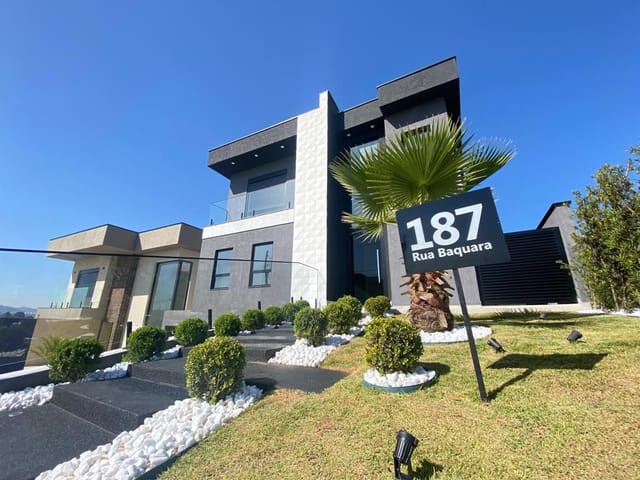 Casa com 450m² 3 quartos e 6 banheiros, à venda, no bairro Sítio do Rosário em Santana de Parnaíba