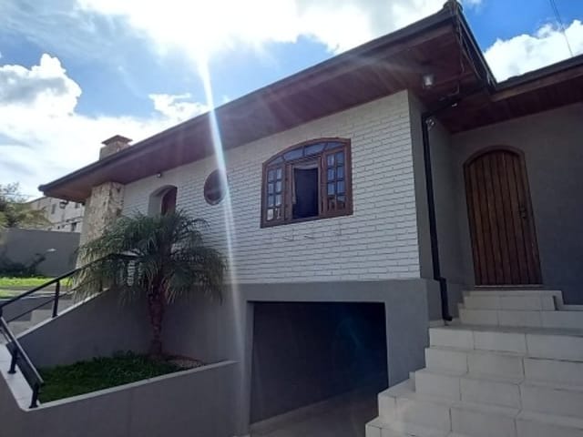 Casa à venda com três dormitórios, Ronda, Ponta Grossa, PR