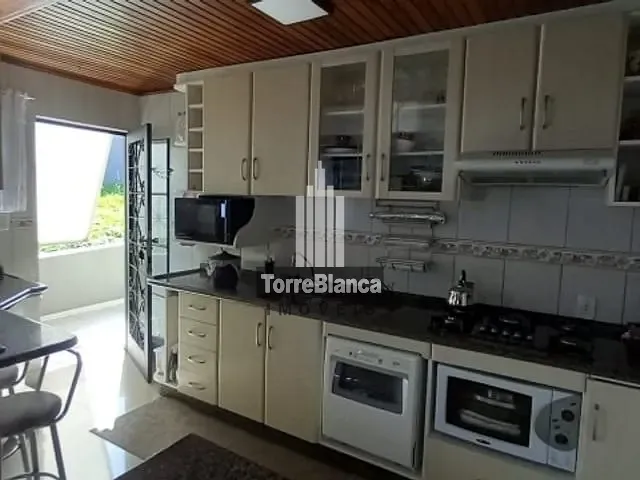 Casa com 793m² 3 quartos e 3 banheiros, à venda, no bairro Ronda em Ponta Grossa