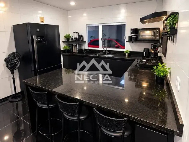 Casa com 200m² 2 quartos e 2 banheiros, à venda, no bairro Jardim Tarumã em Caraguatatuba