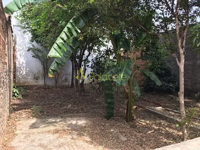 Casa com 244m² 2 quartos e 1 banheiro, à venda, no bairro Vila Jaboticabeiras em Taubaté