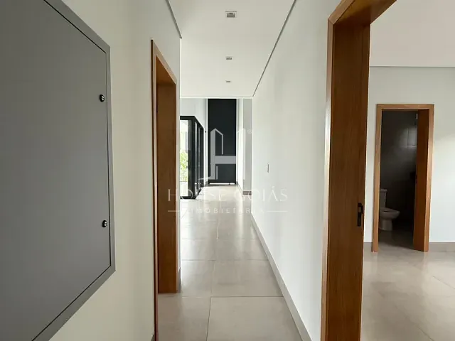 Casa 3 quartos e 4 banheiros, à venda, no bairro Jardins Barcelona em Senador Canedo