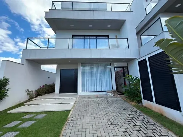 Casa 3 quartos e 4 banheiros, à venda ou para alugar, no bairro Vargem Pequena em Rio de Janeiro
