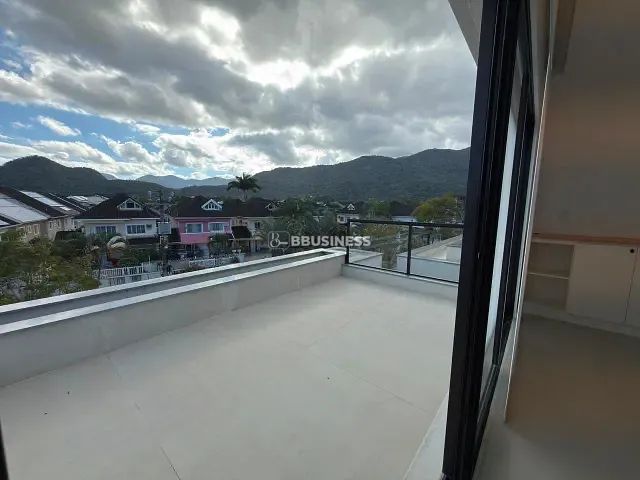 Casa 3 quartos e 4 banheiros, à venda ou para alugar, no bairro Vargem Pequena em Rio de Janeiro