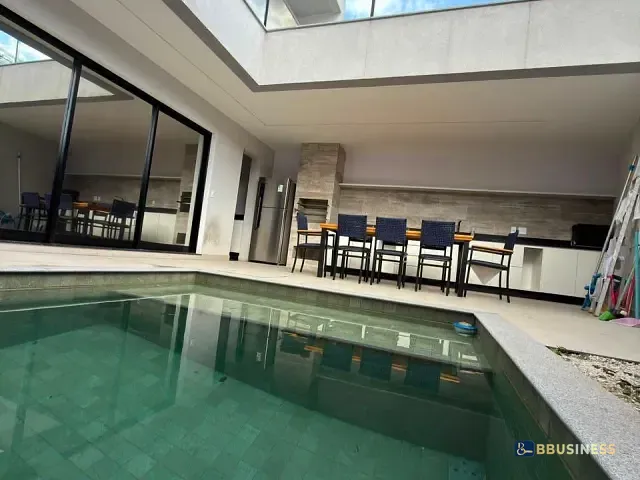 Casa 3 quartos e 4 banheiros, à venda ou para alugar, no bairro Vargem Pequena em Rio de Janeiro