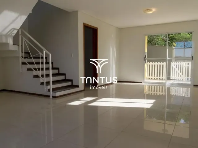 Casa com 180m² 3 quartos e 5 banheiros, para alugar, no bairro Santa Felicidade em Curitiba