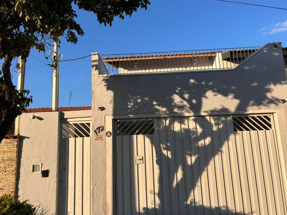 Casa para venda e locação em Vila Galvão com 3 quartos, sendo 1 suíte, 196m²
