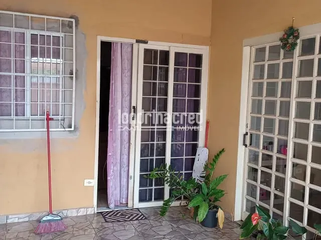 Casa com 253m² 3 quartos e 2 banheiros, à venda, no bairro Conjunto Habitacional José Giordano em Londrina