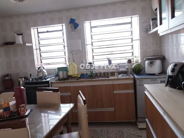 Casa 4 quartos e 4 banheiros, à venda, no bairro Vila Nova em Porto Alegre
