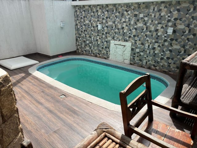 Casa com 252m² 4 quartos e 2 banheiros, à venda, no bairro Urbanova em São José dos Campos
