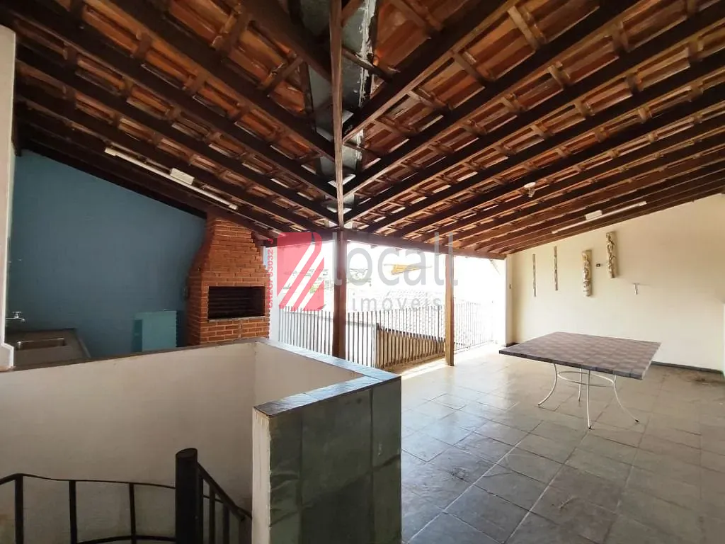 Casa com 3 quartos à venda e aluguel, 240m² — foto 2 de 18