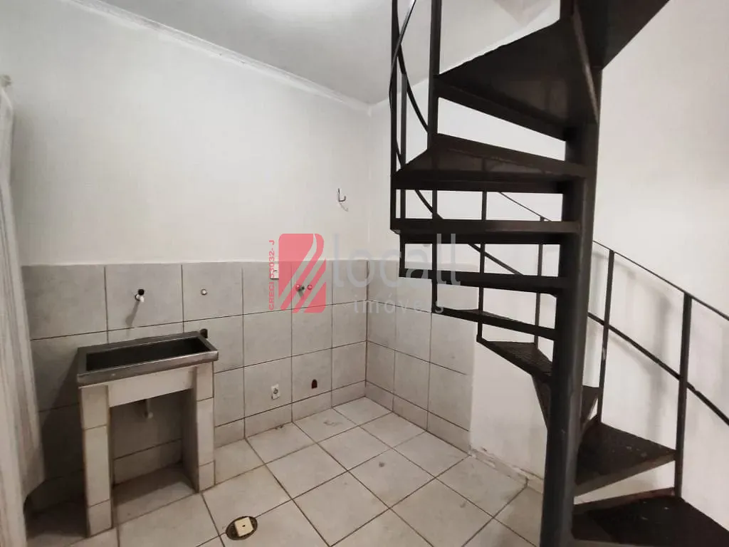 Casa com 3 quartos à venda e aluguel, 240m² — foto 3 de 18