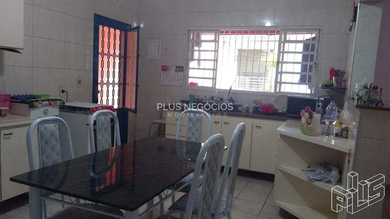 Casa, 3 quartos, 250 m² - Foto 4