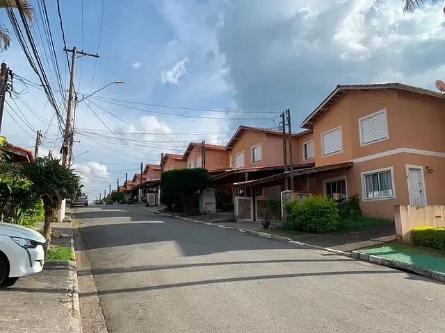 Casa 2 quartos e 2 banheiros, à venda, no bairro Jardim Petrópolis em Cotia