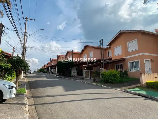 Casa 2 quartos e 2 banheiros, à venda, no bairro Jardim Petrópolis em Cotia