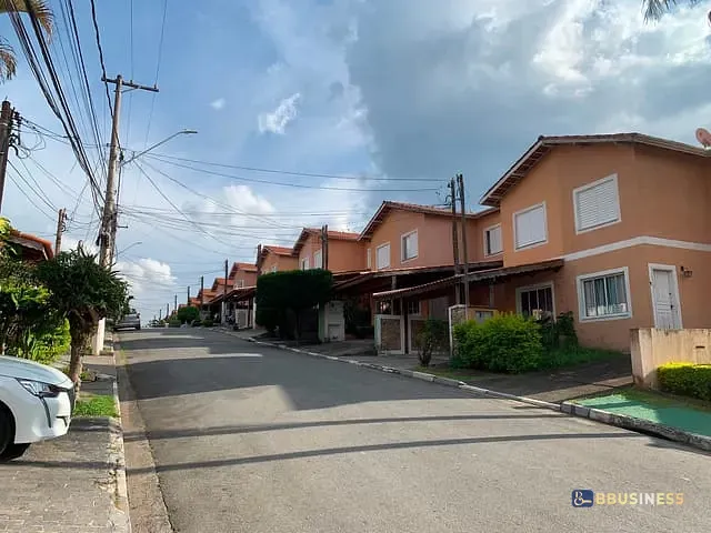 Casa 2 quartos e 2 banheiros, à venda, no bairro Jardim Petrópolis em Cotia