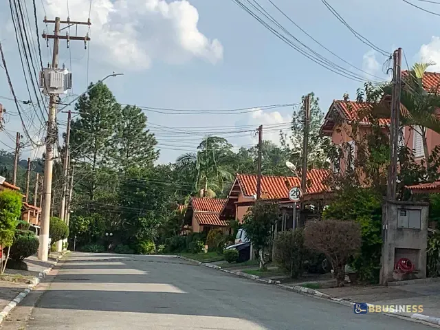 Casa 2 quartos e 2 banheiros, à venda, no bairro Jardim Petrópolis em Cotia