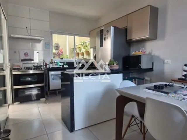 Casa com 83m² 2 quartos e 3 banheiros, à venda, no bairro Jardim Britânia em Caraguatatuba