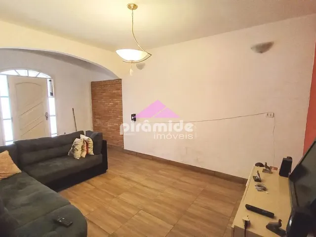 Casa com 210m² 2 quartos e 2 banheiros, à venda, no bairro Eugênio de Mello em São José Dos Campos