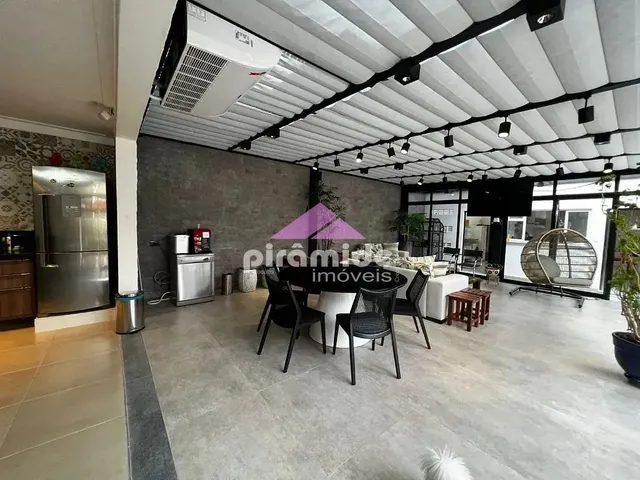 Casa com 512m² 3 quartos e 5 banheiros, à venda, no bairro Jardim Aquárius em São José Dos Campos