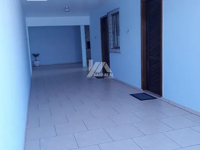 Casa com 390m² 3 quartos e 3 banheiros, à venda, no bairro Uvaranas em Ponta Grossa