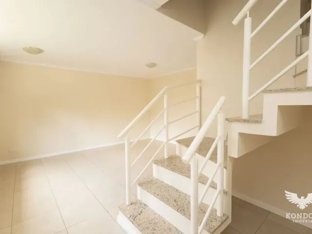 Casa com 300m² 4 quartos e 3 banheiros, para alugar, no bairro Butiatuvinha em Curitiba