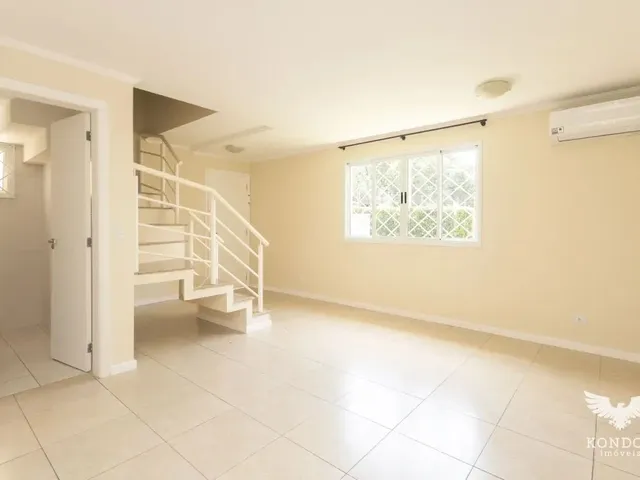 Casa com 300m² 4 quartos e 3 banheiros, para alugar, no bairro Butiatuvinha em Curitiba