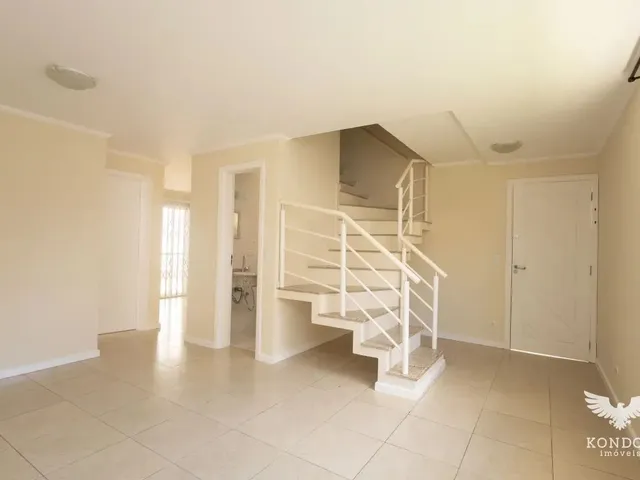 Casa com 300m² 4 quartos e 3 banheiros, para alugar, no bairro Butiatuvinha em Curitiba