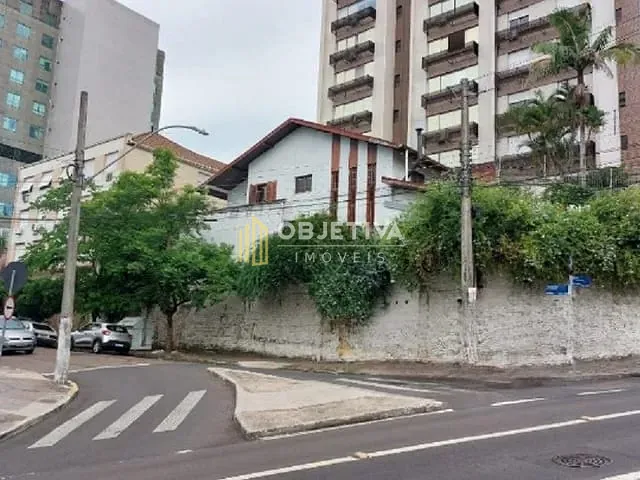 Casa 4 quartos e 3 banheiros, à venda, no bairro Moinhos de Vento em Porto Alegre