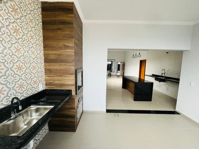 Casa com 300m² 3 quartos e 2 banheiros, à venda, no bairro Residencial Village Santana em Guaratinguetá