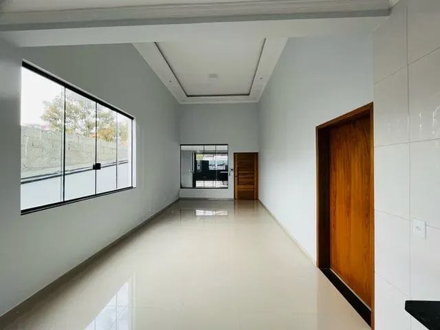 Casa com 300m² 3 quartos e 2 banheiros, à venda, no bairro Residencial Village Santana em Guaratinguetá