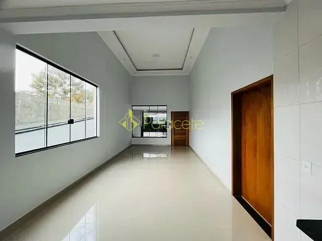 Casa com 300m² 3 quartos e 2 banheiros, à venda, no bairro Residencial Village Santana em Guaratinguetá