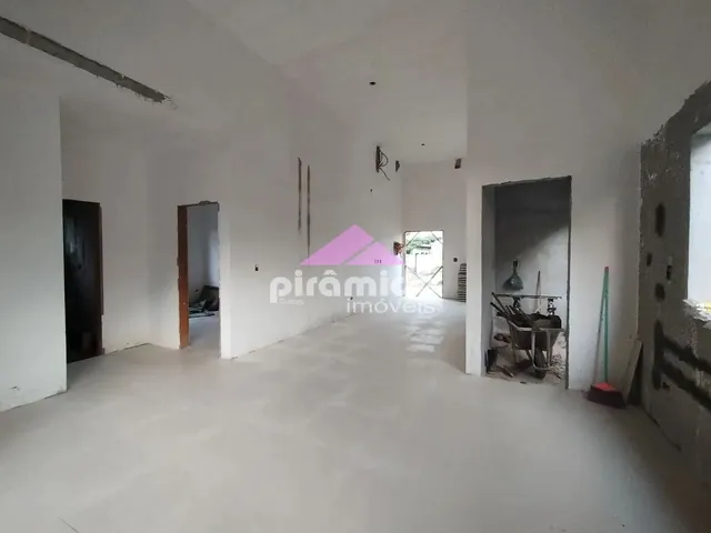 Casa com 300m² 3 quartos e 2 banheiros, à venda, no bairro Condomínio Terras do Vale em Caçapava