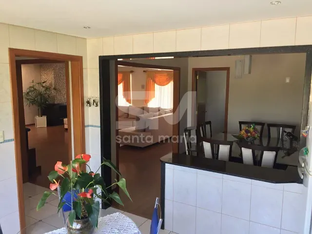 Casa com 450m² 5 quartos e 5 banheiros, à venda, no bairro Universitário em Chapecó