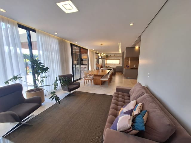 Casa com 664m² 3 quartos e 4 banheiros, à venda ou para alugar, no bairro Condomínio Residencial Colinas do Paratehy em São José dos Campos