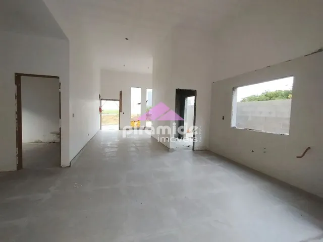 Casa com 300m² 3 quartos e 2 banheiros, à venda, no bairro Condomínio Terras do Vale em Caçapava