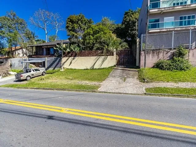 Casa com 530m² 3 quartos e 3 banheiros, à venda, no bairro Santa Cândida em Curitiba